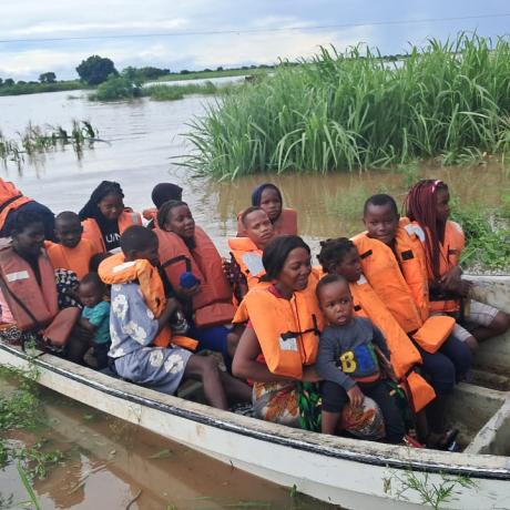 Severe flooding in Manhiça district, Maputo province, has submerged homes and farmland, cut off roads, and left around 3,000 families in extreme vulnerability.